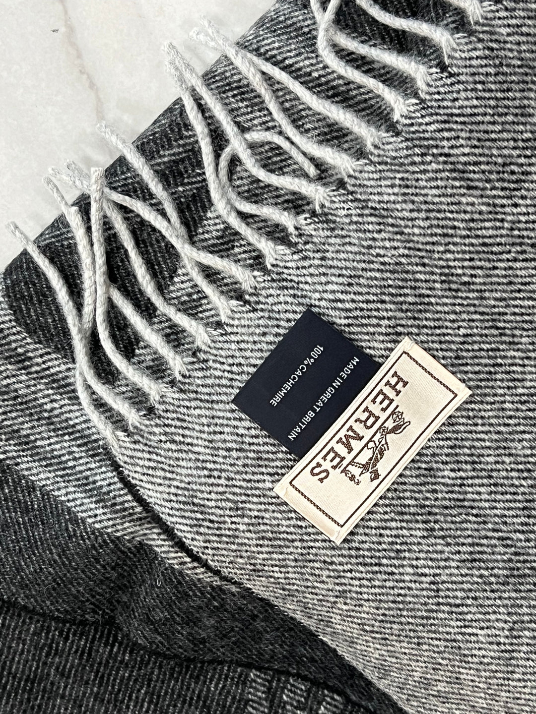 HERMÈS FRINGE CIRCUIT 24 GRAY CASHMERE UNISEX SCARF – Caroline's