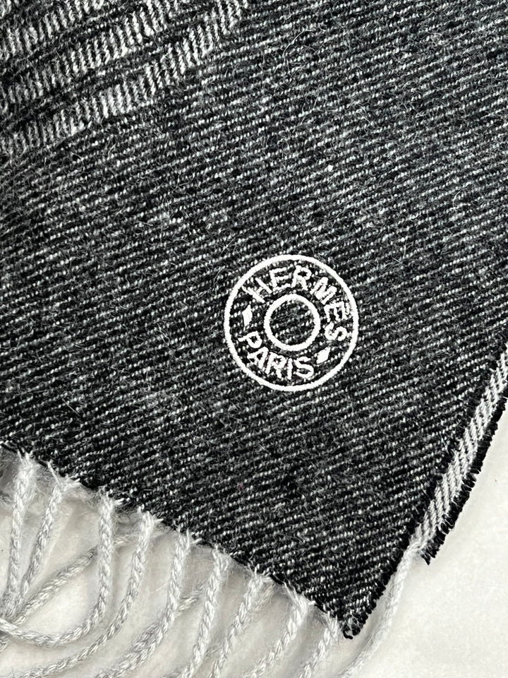 HERMÈS FRINGE CIRCUIT 24 GRAY CASHMERE UNISEX SCARF