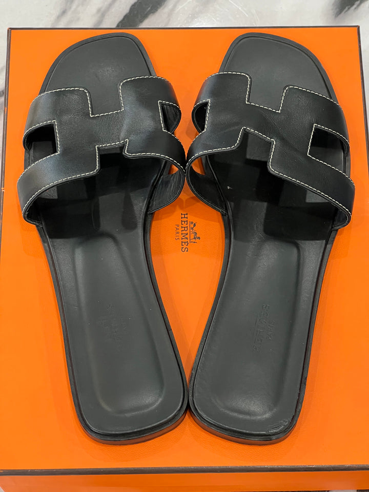 HERMÈS ORAN LEATHER SANDALS