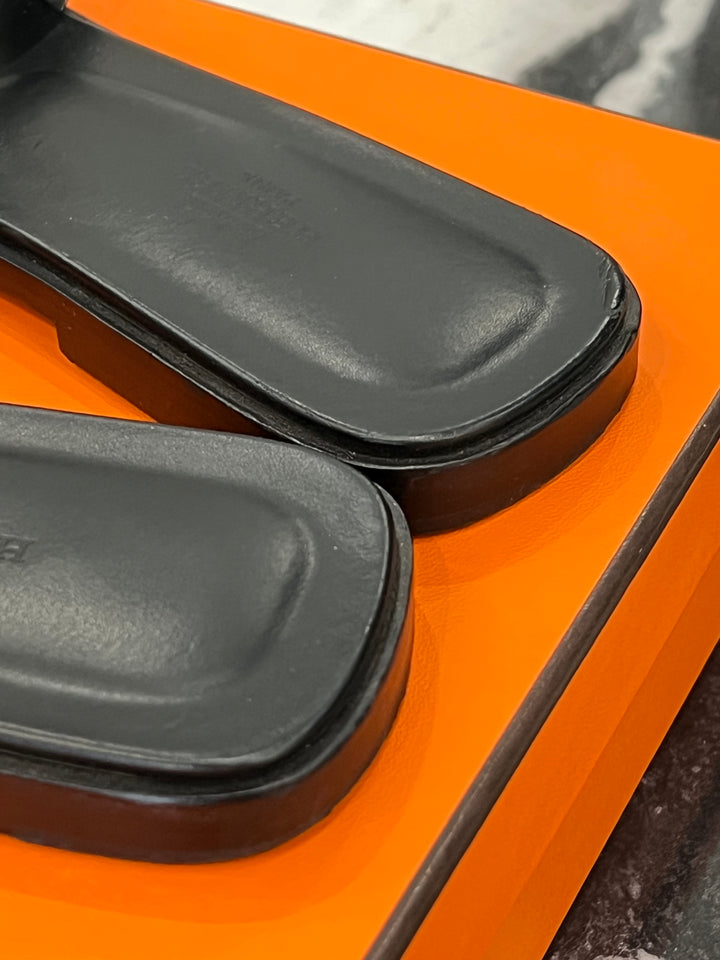 HERMÈS ORAN LEATHER SANDALS