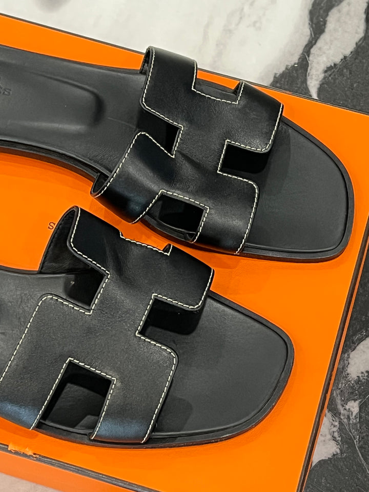 HERMÈS ORAN LEATHER SANDALS