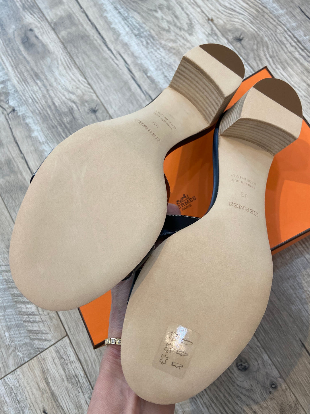 HERMÈS ORAN OASIS H CALFSKIN LEATHER MULES