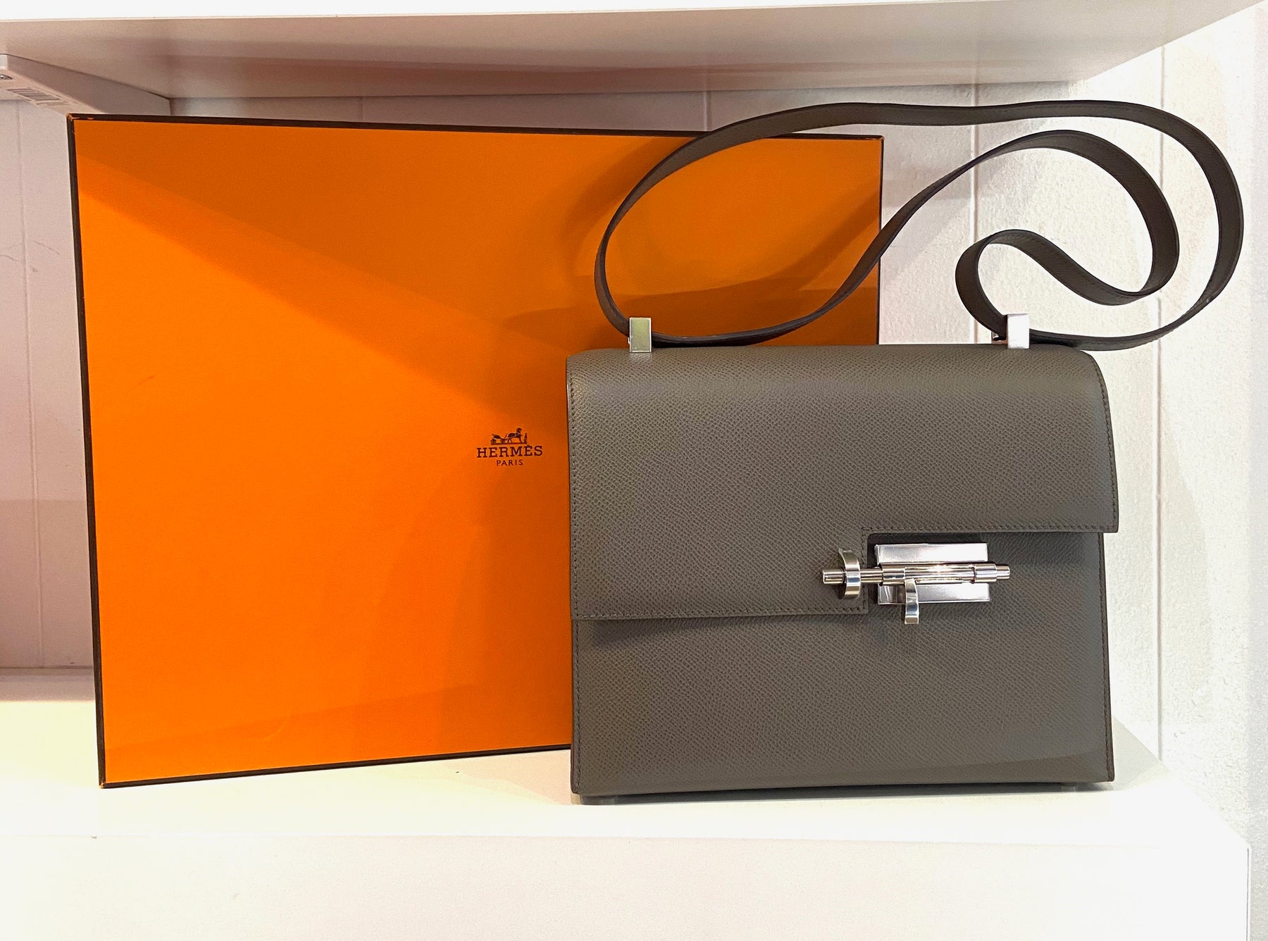 HERMÈS Verrou Clutch21 in Gold Epsom leather with Gold hardware