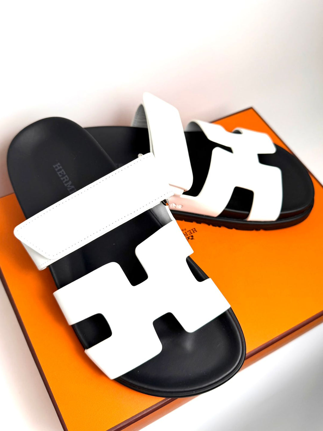 HERMÈS CHYPRE CALFSKIN LEATHER MULES
