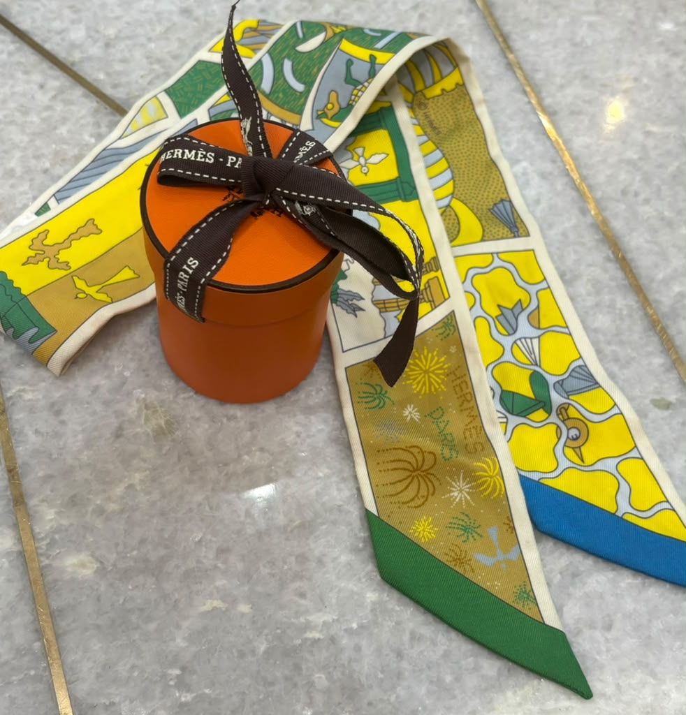 HERMÈS FACTORY SUITE TWILLY SILK SCARF