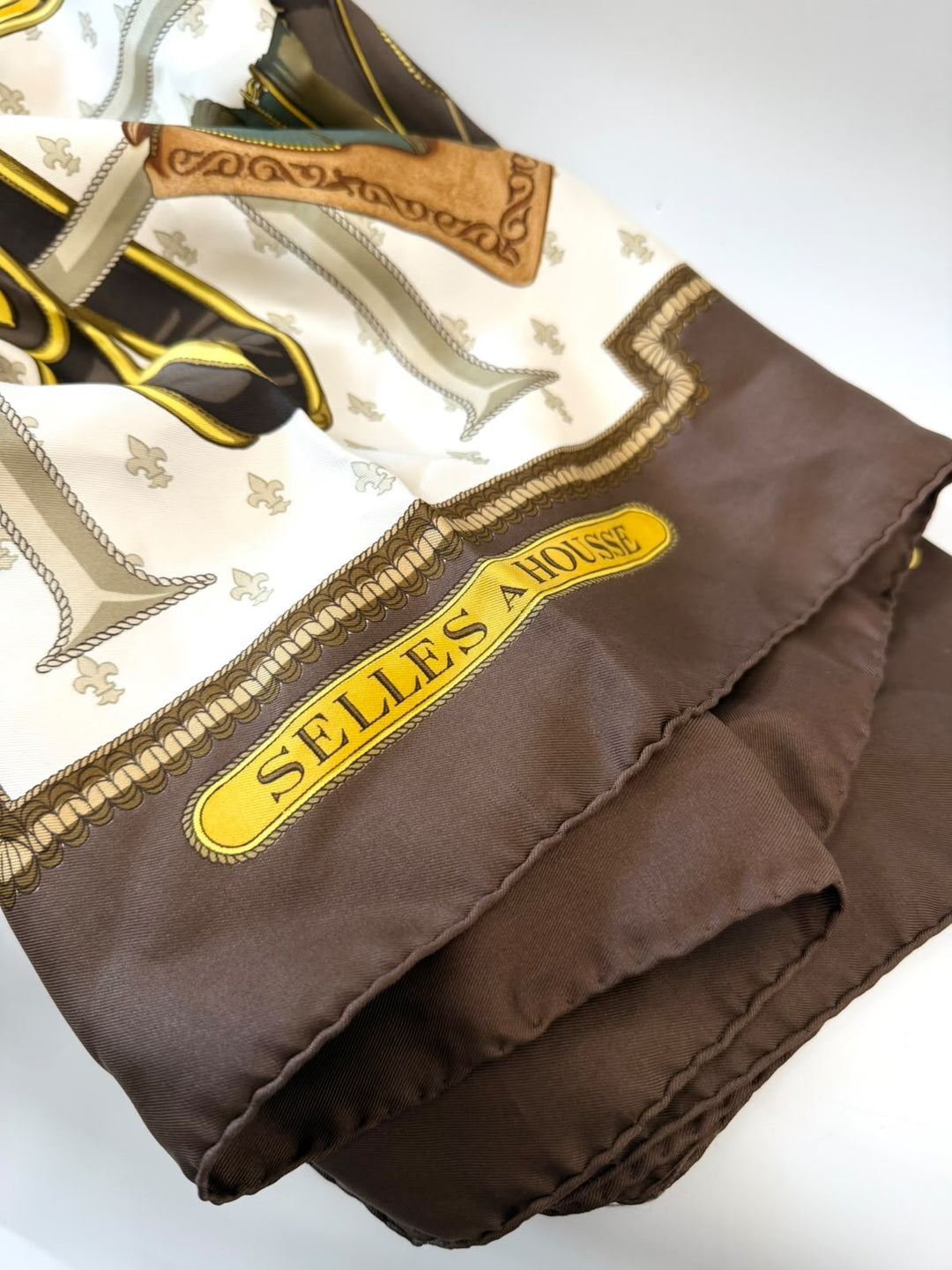 HERMÈS SELLES À HOUSSE SILK SCARF