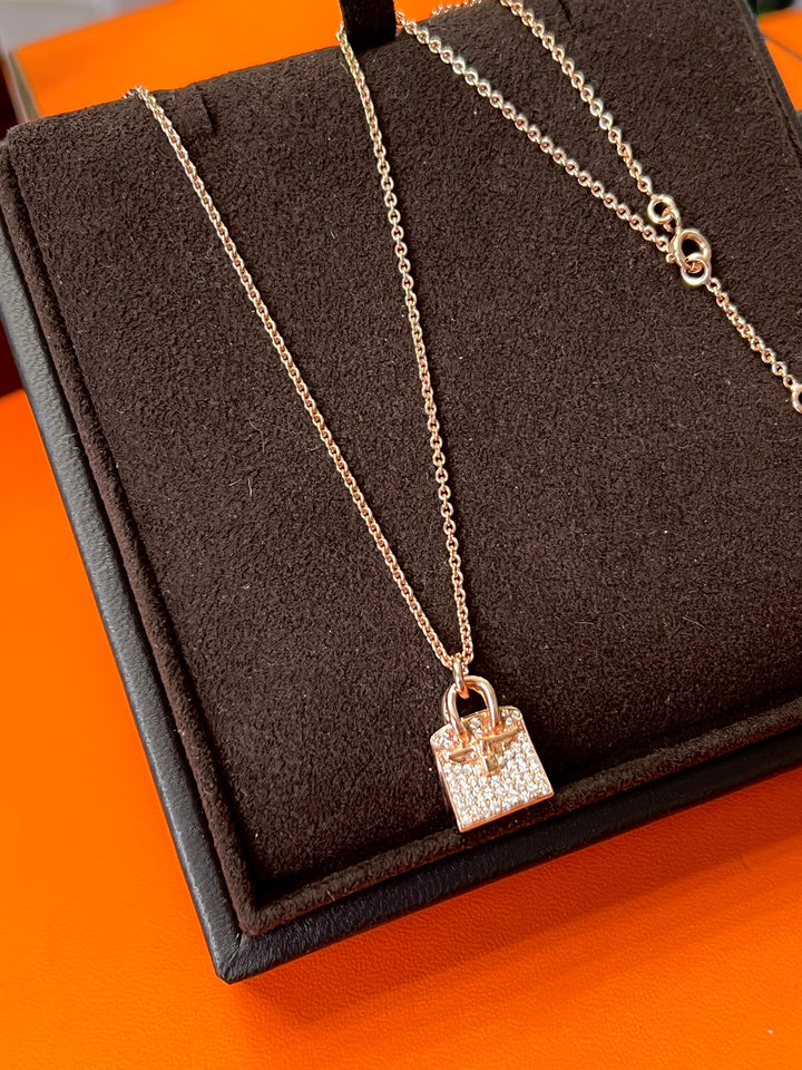 HERMES ネックレスケース レア HERMÈS AMULETTES 18K ROSE GOLD DIAMONDS BIRKIN PENDANT NECKLACE