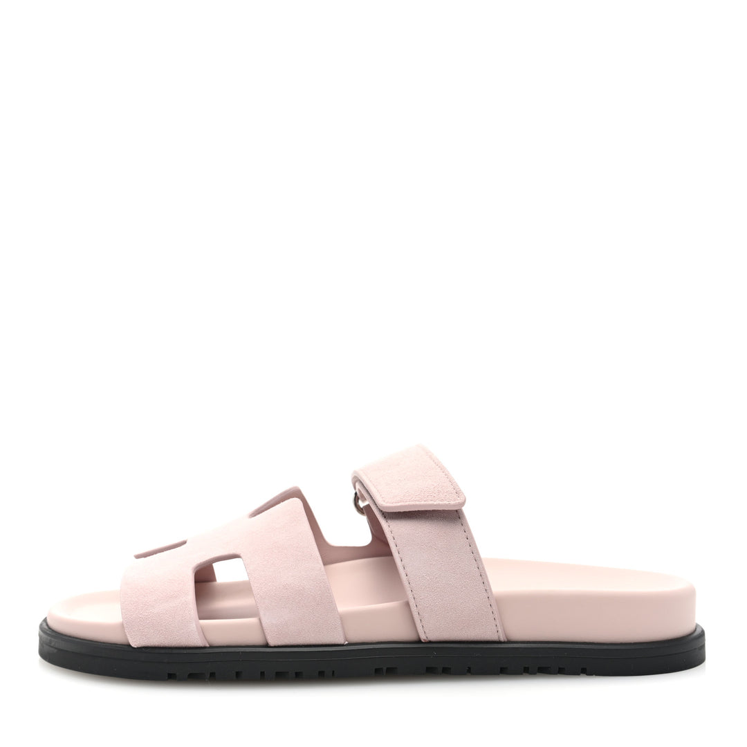 HERMÈS CHYPRE SUEDE ROSE PORCELAINE SANDALS