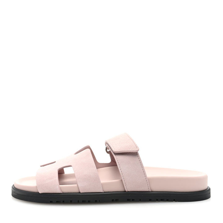 HERMÈS CHYPRE SUEDE ROSE PORCELAINE SANDALS