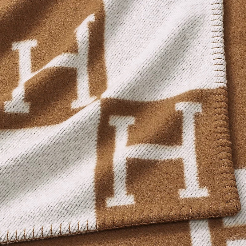 HERMÈS CLASSIC AVALON BLANKET IN ECRU CAMEL