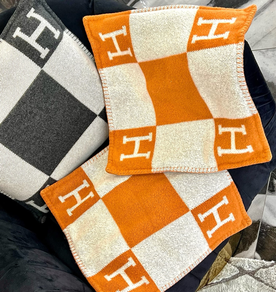 HERMÈS AVALON ECRU &amp; POTRRON SIGNATURE H PILLOW CASE