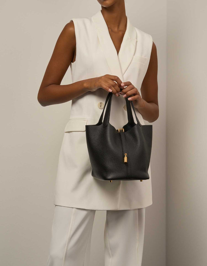 HERMÈS TAURILLON CLÉMENCE LEATHER PICOTIN LOCK 22 BUCKET BAG