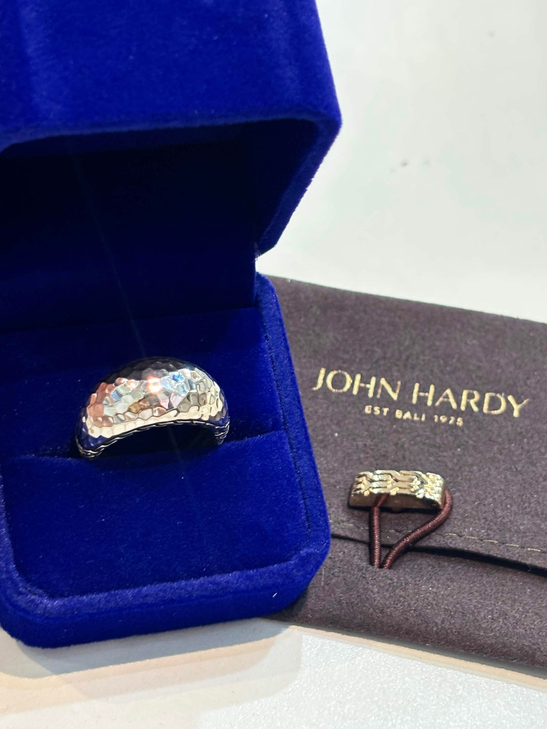 JOHN HARDY PALU HAMMERED DOME STERLING SILVER CHAIN RING