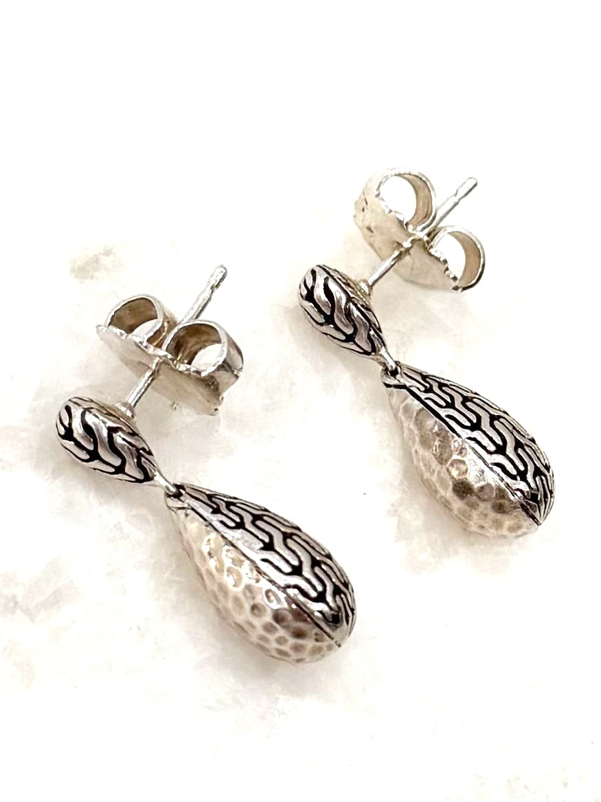JOHN HARDY STERLING SILVER PALU HAMMERED SMALL DROP EARRINGS
