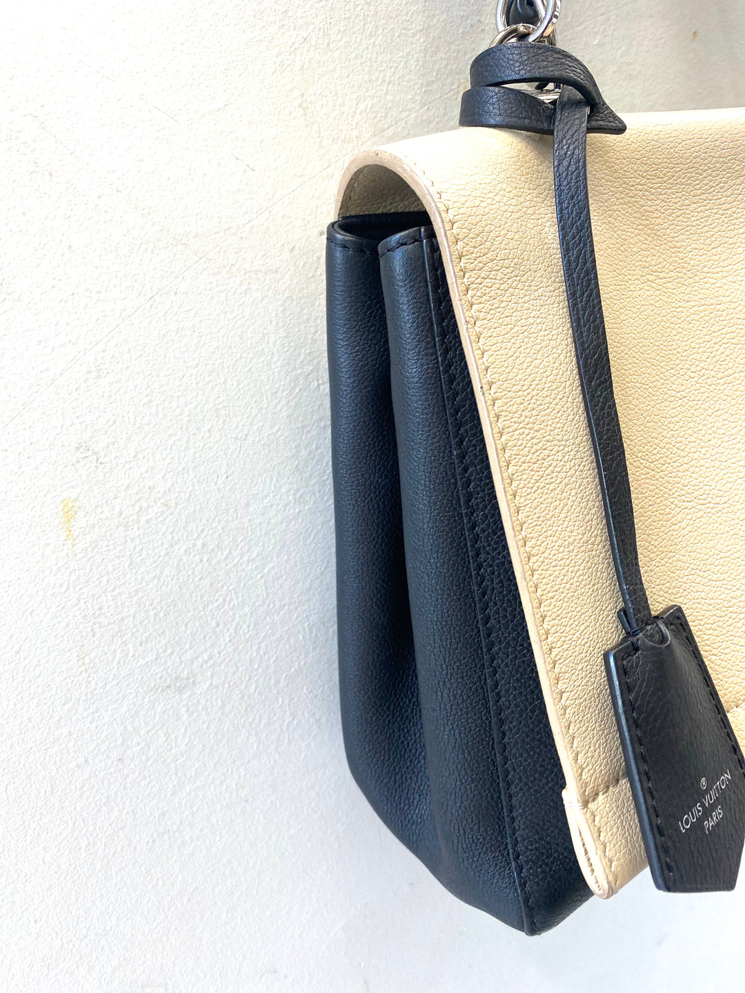 LOUIS VUITTON CALFSKIN LEATHER LOCKME II BAG
