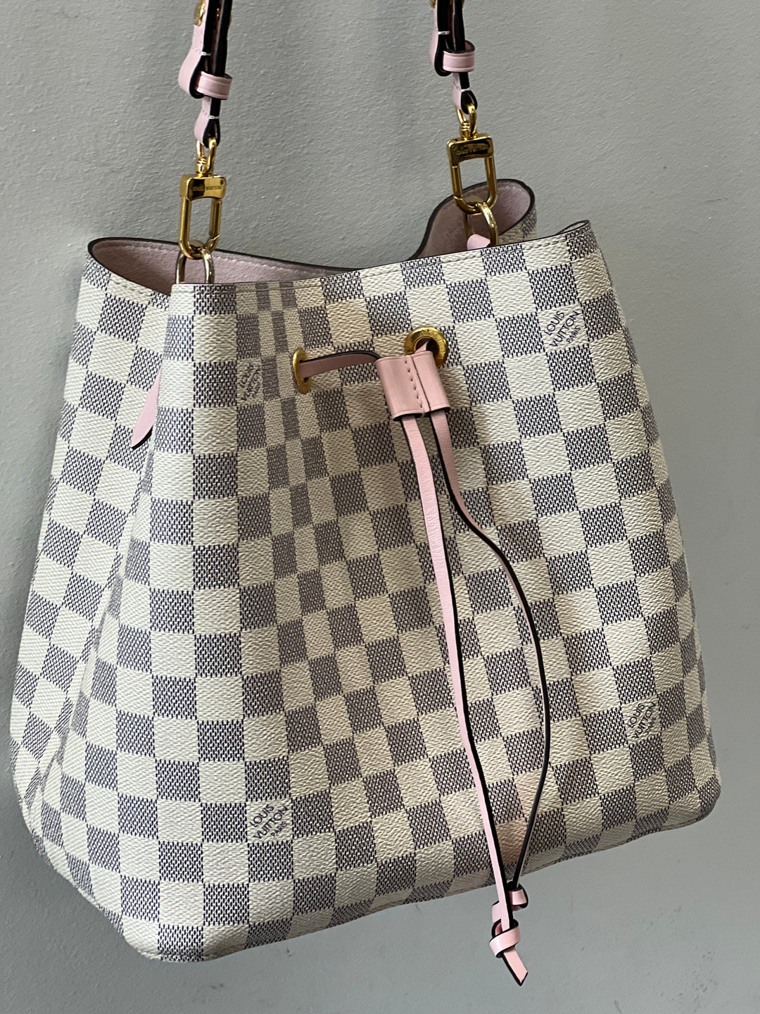 LOUIS VUITTON DAMIER AZUR NEONOE MM EAU DE ROSE – Caroline's Fashion  Luxuries