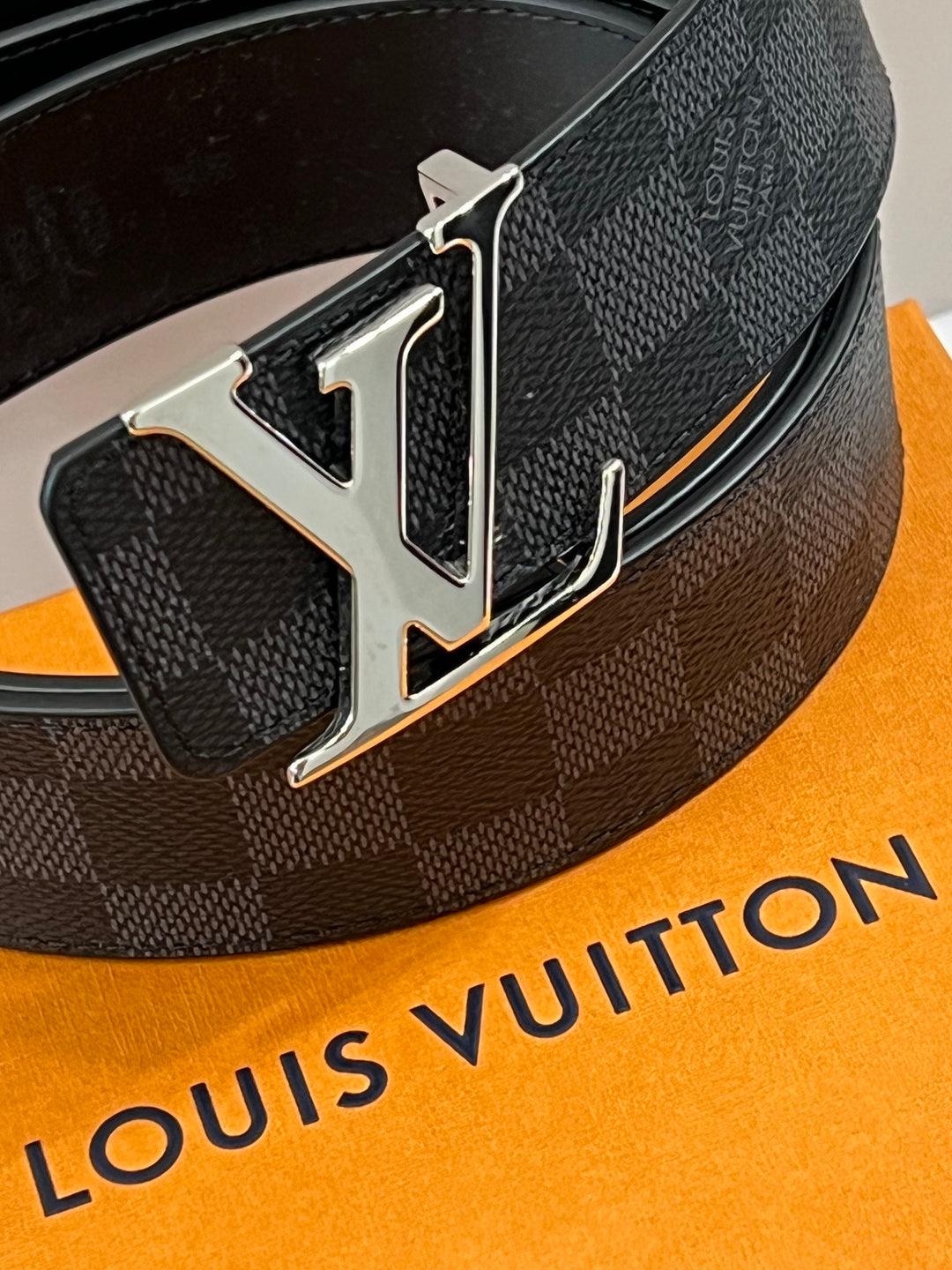 LV Damier Graphite leather belt with gold monogram buckle Louis Vuitton Damier Graphite LV Initiales Belt Size 90/36  main image 2