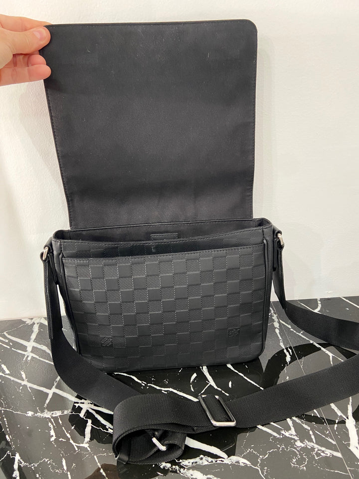LOUIS VUITTON DAMIER INFINI DISTRICT PM MESSENGER BAG