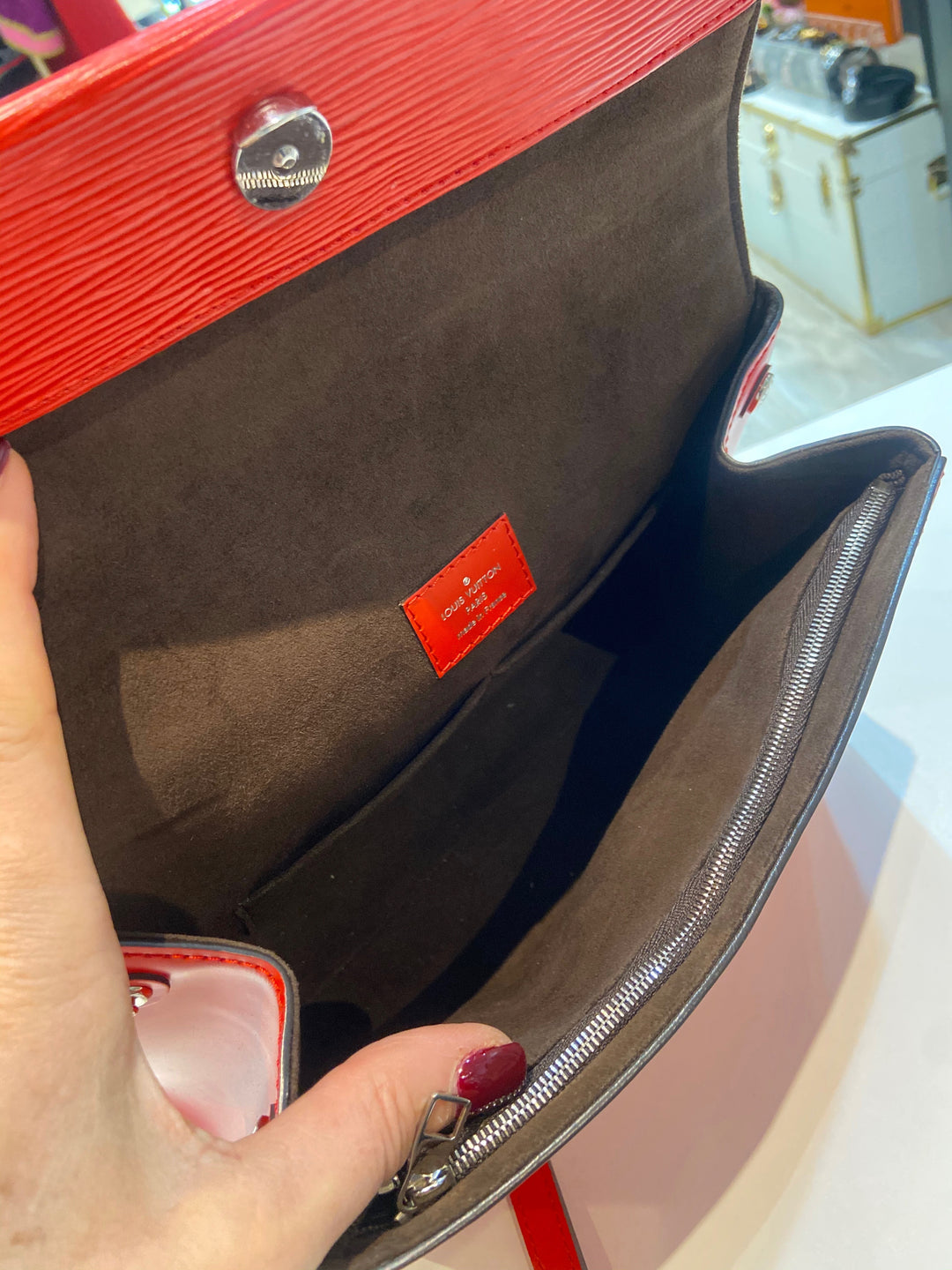 LOUIS VUITTON EPI LEATHER CLUNY MM SATCHEL BAG