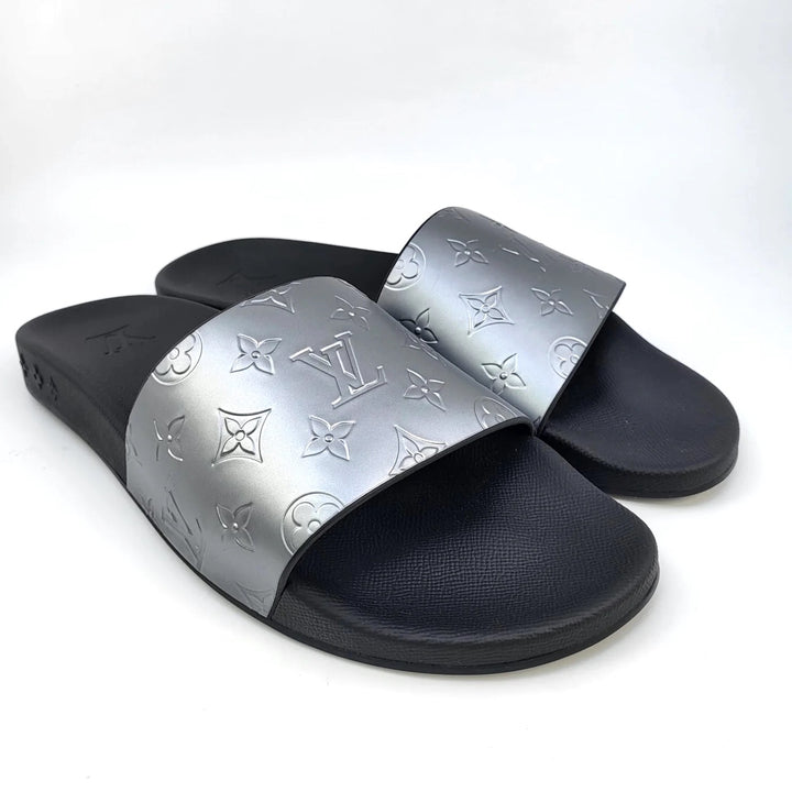 LOUIS VUITTON EMBOSSED MONOGRAM WATERFRONT MULES  display picture 3