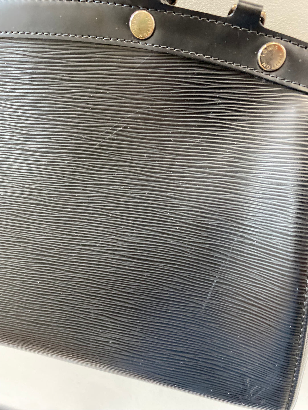 LOUIS VUITTON EPI LEATHER BREA MM BAG