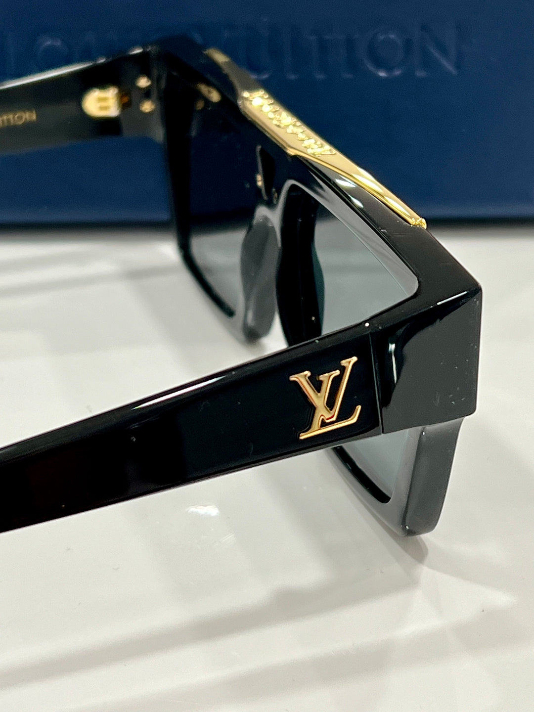 LOUIS VUITTON WELLINGTON EVIDENCE SUNGLASSES UNISEX