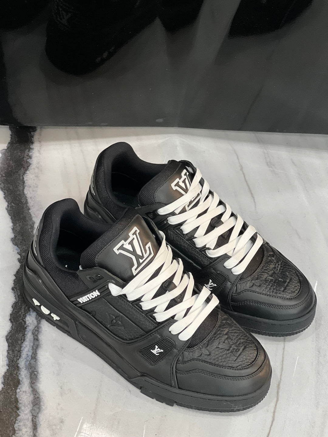 LOUIS VUITTON LV TRAINER SNEAKERS