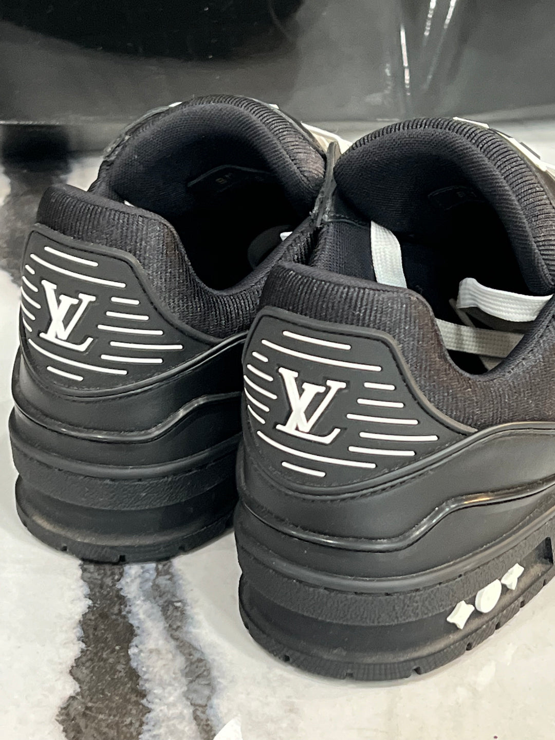 LOUIS VUITTON LV TRAINER SNEAKERS