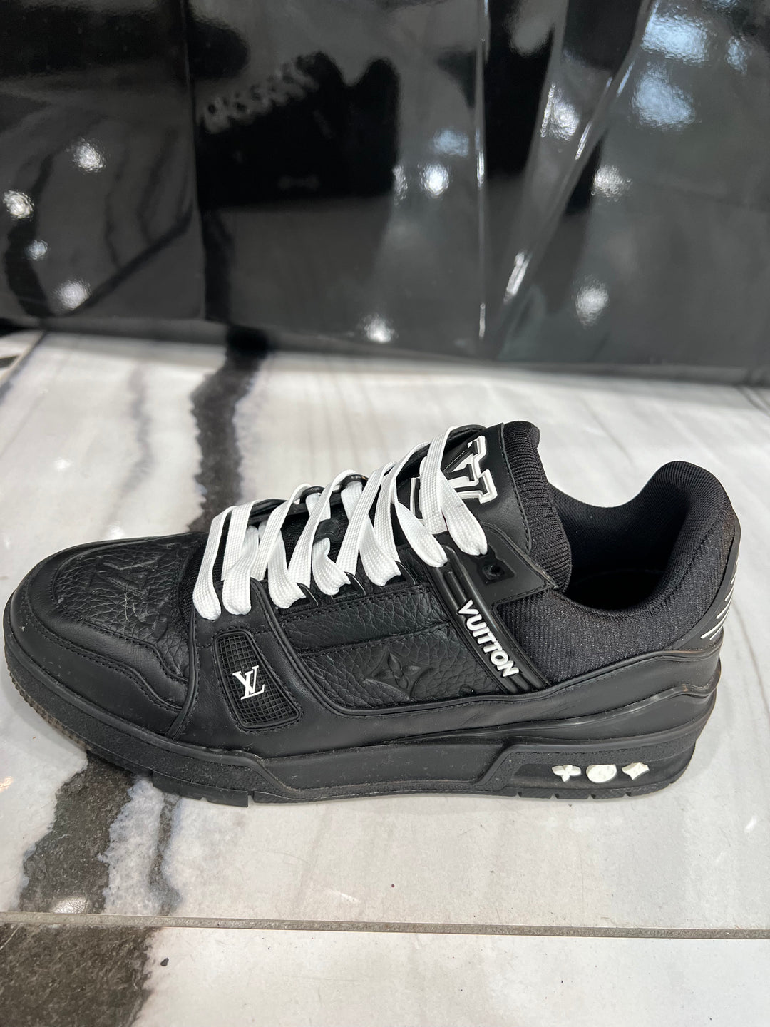 LOUIS VUITTON LV TRAINER SNEAKERS
