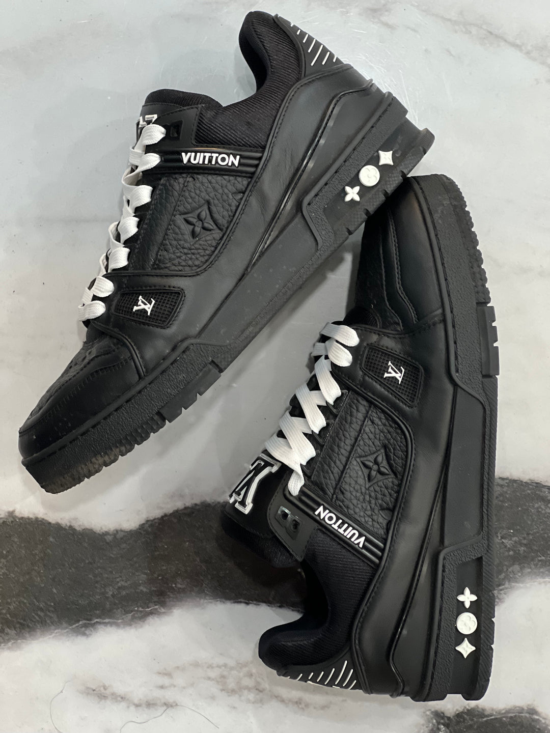 【存在感あり】Louis Vuitton スニーカー LV Traine LOUIS VUITTON LV TRAINER SNEAKERS – Caroline's Fashion Luxuries