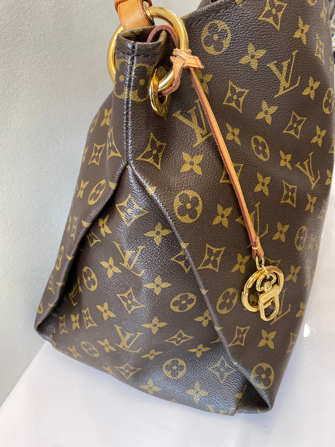 LOUIS VUITTON MONOGRAM ARTSY MM BAG