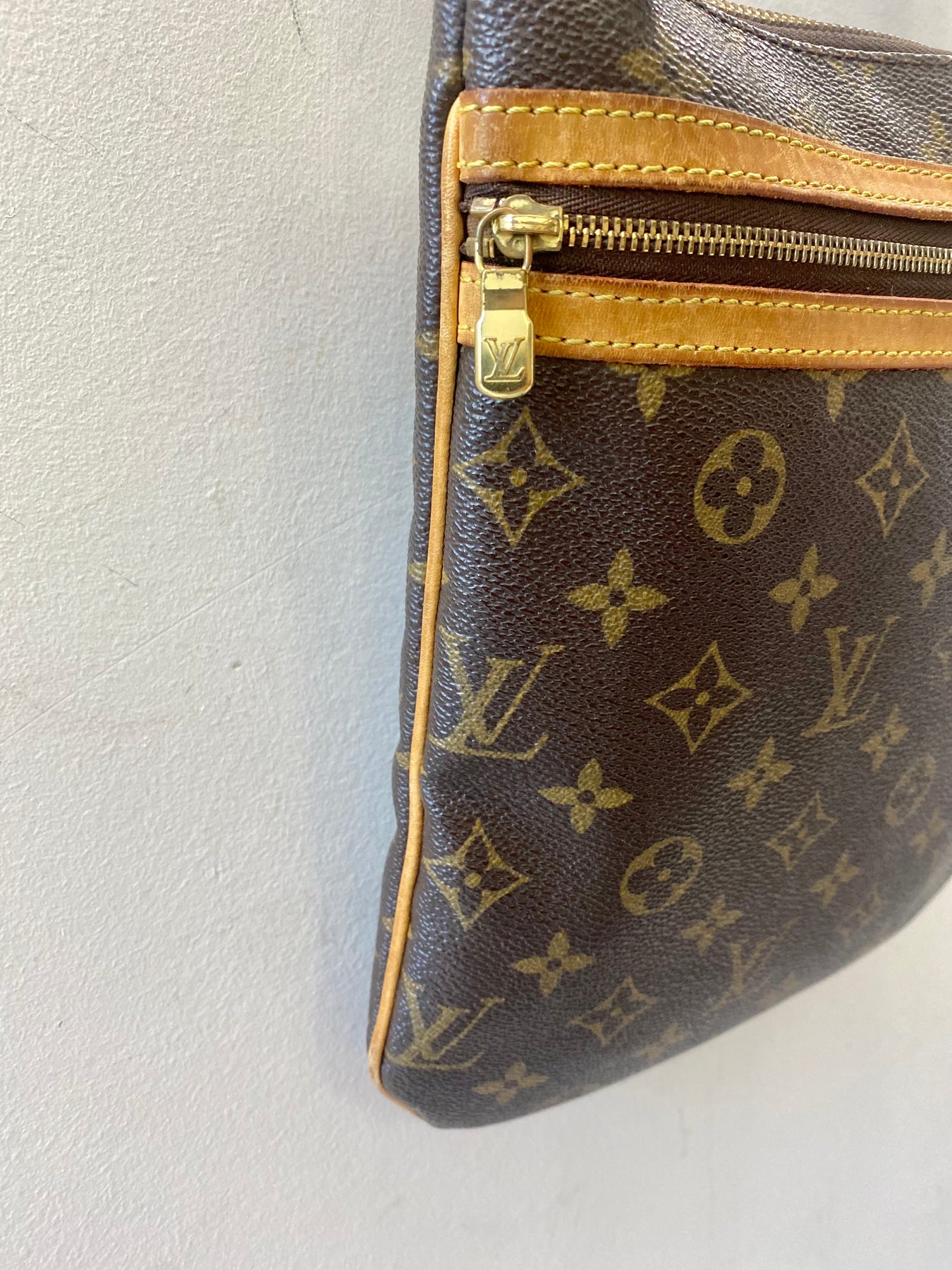 Louis Vuitton Pochette Bosphore Monogram Crossbody Purse Zip Shoulder –  brandedmoda