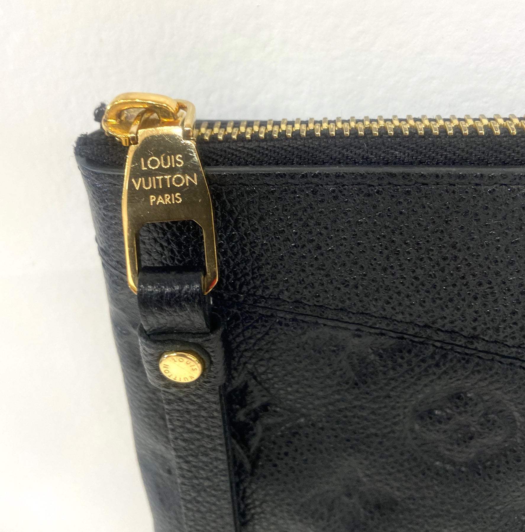 LOUIS VUITTON MONOGRAM EMPREINTE LEATHER DAILY POUCH CLUTCH BAG –  Caroline's Fashion Luxuries