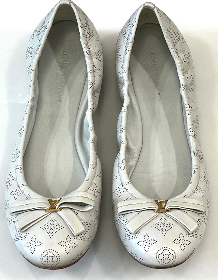 LOUIS VUITTON MONOGRAM MAHINA LEATHER BALLET FLATS