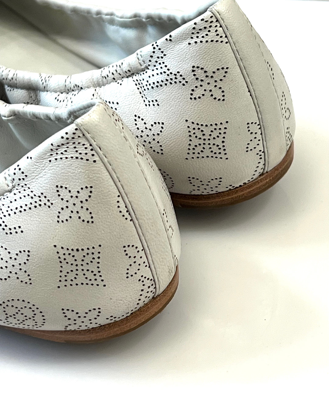 LOUIS VUITTON MONOGRAM MAHINA LEATHER BALLET FLATS