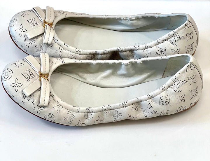 LOUIS VUITTON MONOGRAM MAHINA LEATHER BALLET FLATS