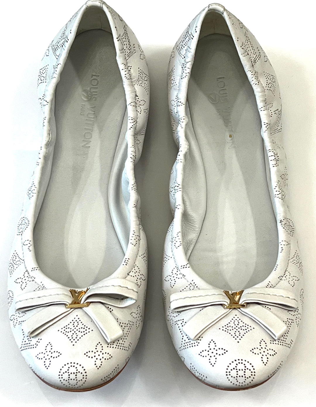 LOUIS VUITTON MONOGRAM MAHINA LEATHER BALLET FLATS