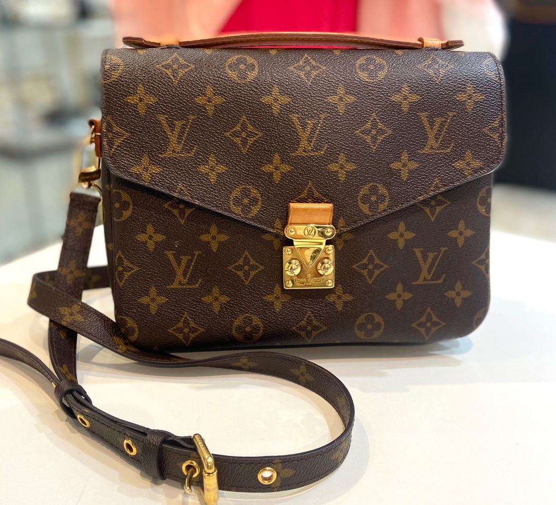 LOUIS VUITTON MONOGRAM POCHETTE MÉTIS BAG