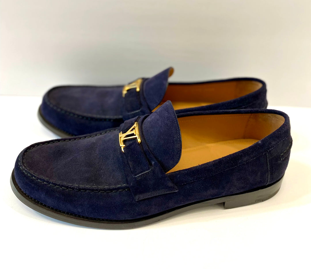 LOUIS VUITTON モンテカルロローフ LOUIS VUITTON MONTE CARLO SUEDE LV LOGO LOAFERS – Caroline's