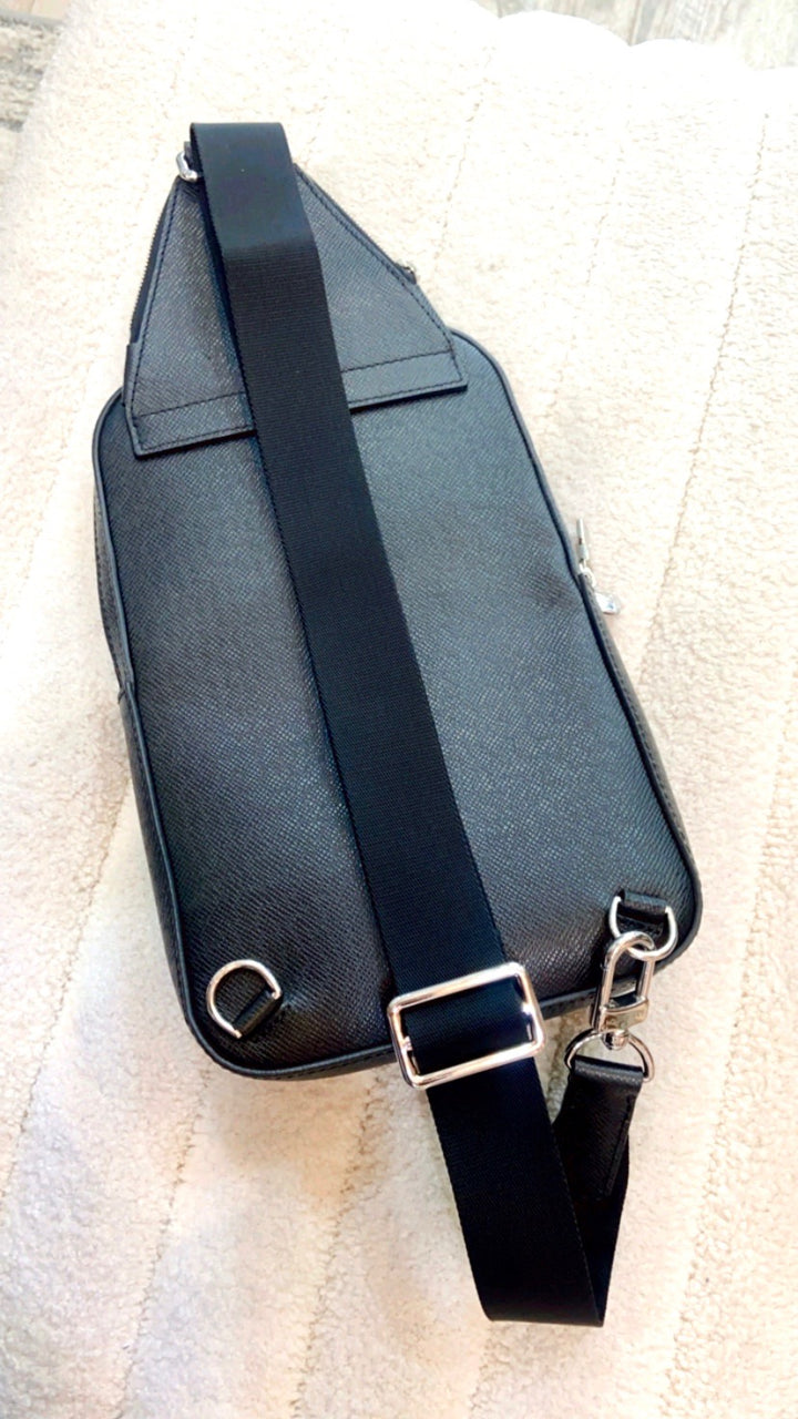 LOUIS VUITTON AVENUE BLACK TAIGA LEATHER SLING BAG