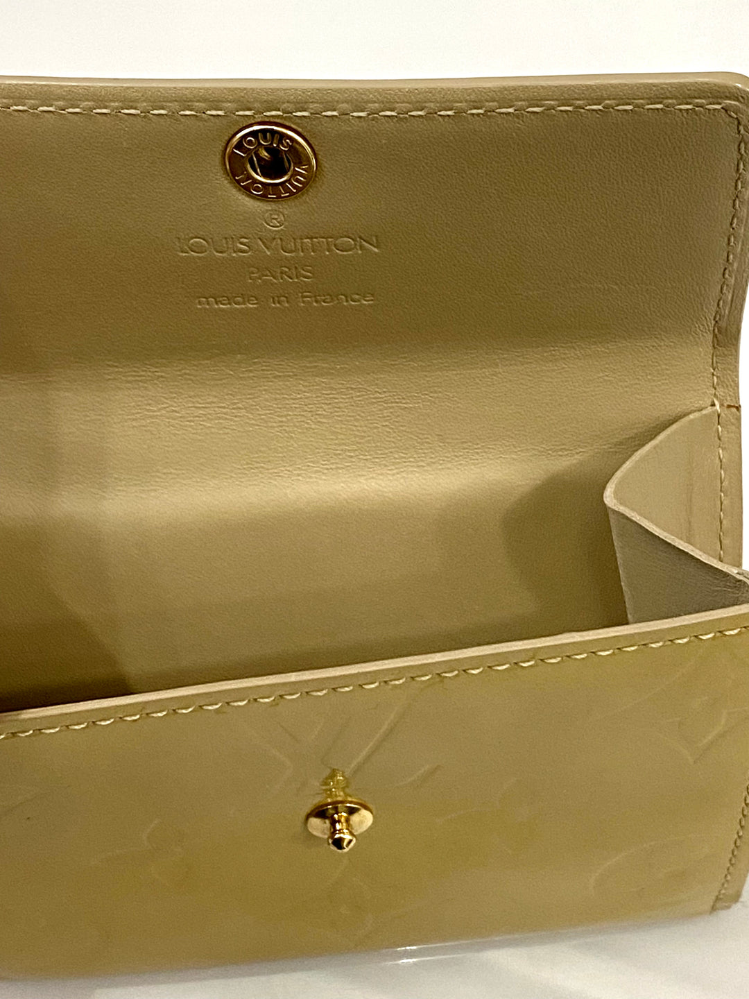 LOUIS VUITTON LUDLOW MONOGRAM EMBOSSED VENIS WALLET