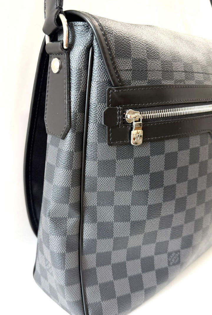 LOUIS VUITTON DAMIER GRAPHITE DANIEL GM MESSENGER BAG