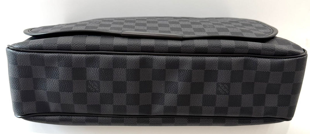 LOUIS VUITTON DAMIER GRAPHITE DANIEL GM MESSENGER BAG