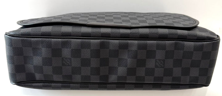 LOUIS VUITTON DAMIER GRAPHITE DANIEL GM MESSENGER BAG