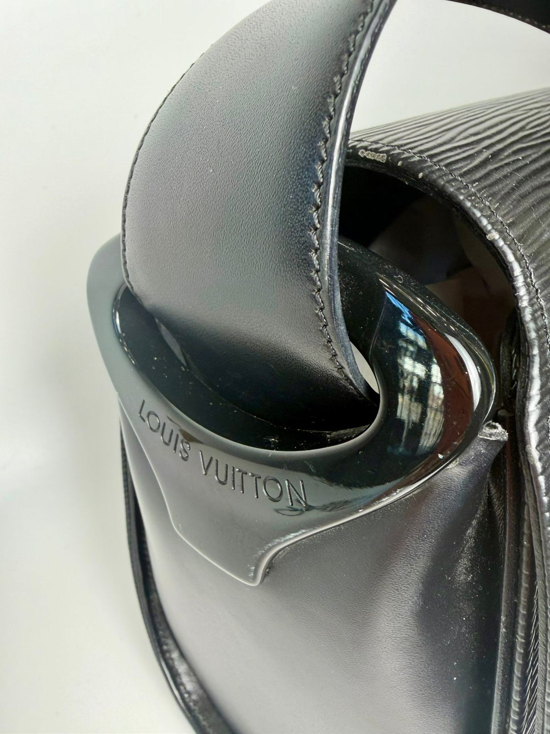 LOUIS VUITTON EPI LEATHER NOCTURNE GM SHOULDER BAG