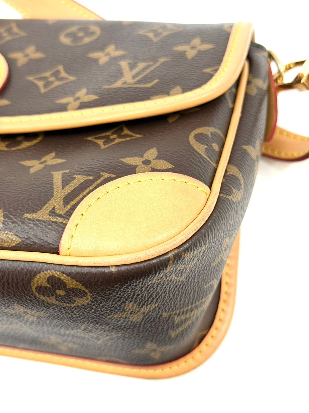 LOUIS VUITTON MONOGRAM CANVAS DIANE SHOULDER BAG