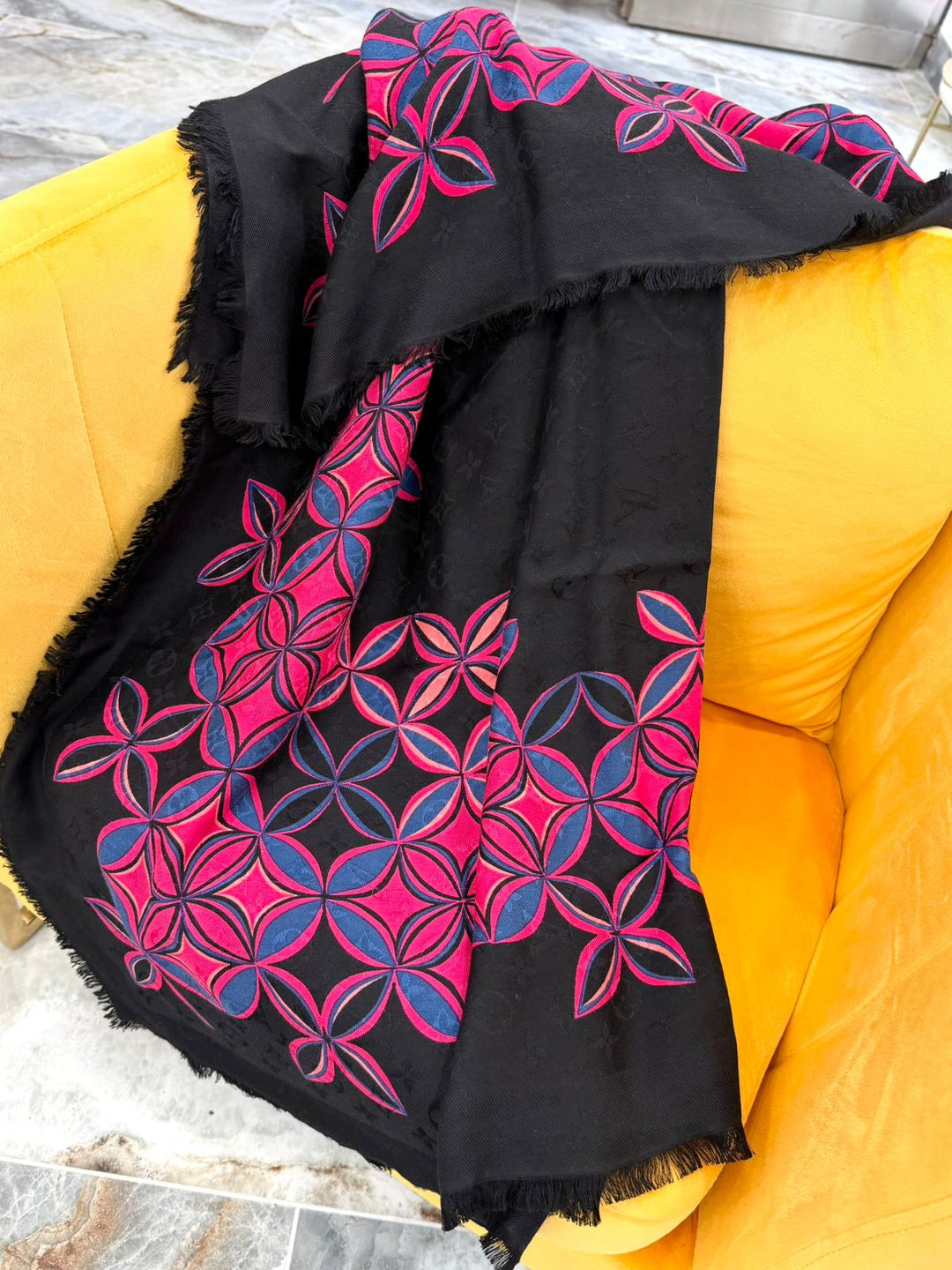 LOUIS VUITTON MONOGRAM FLOWERGRAM SHAWL