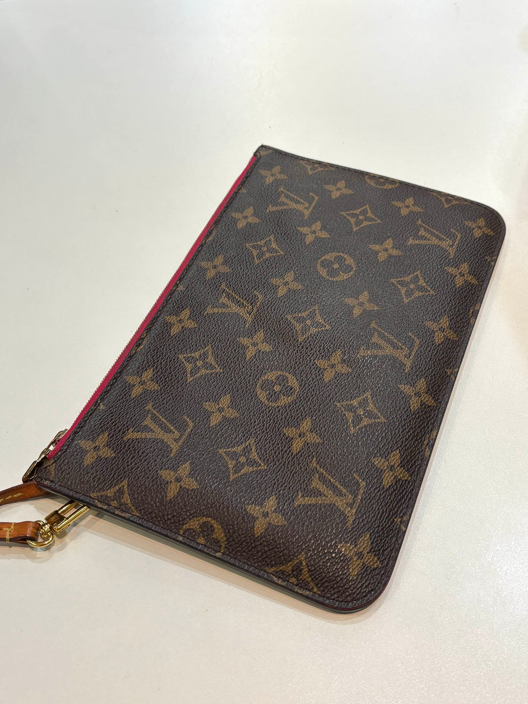 LOUIS VUITTON MONOGRAM WRISLET POUCHETTE-FUCHSIA