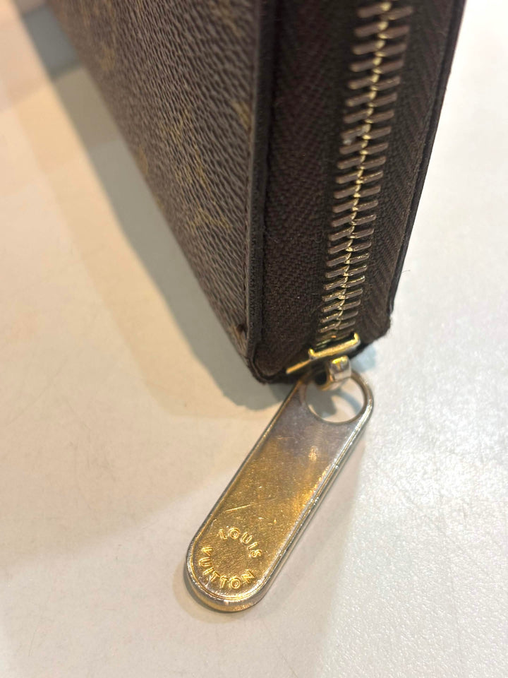 LOUIS VUITTON MONOGRAM ZIPPY WALLET