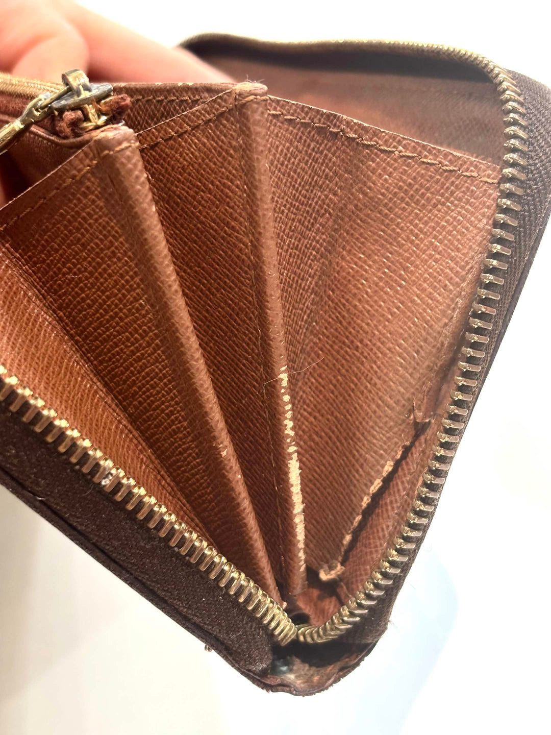 LOUIS VUITTON MONOGRAM ZIPPY WALLET